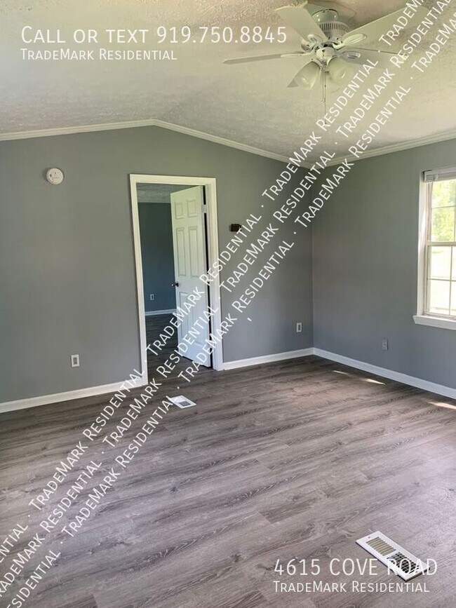 Foto del edificio - 4615 Cove Rd