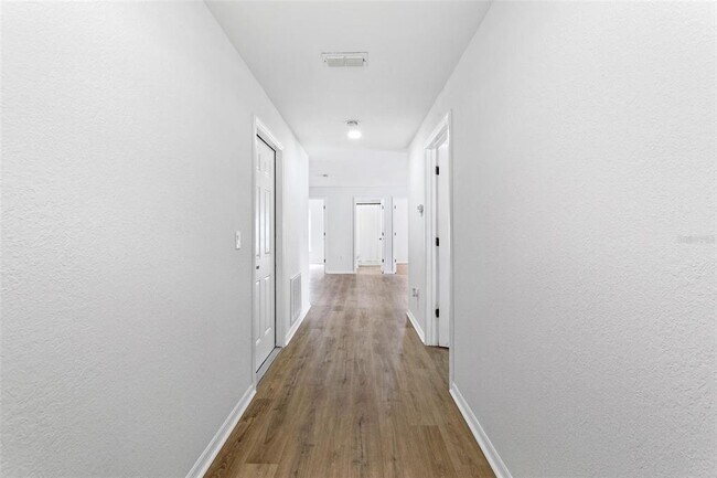 Foto del edificio - 310 W Warren Ave