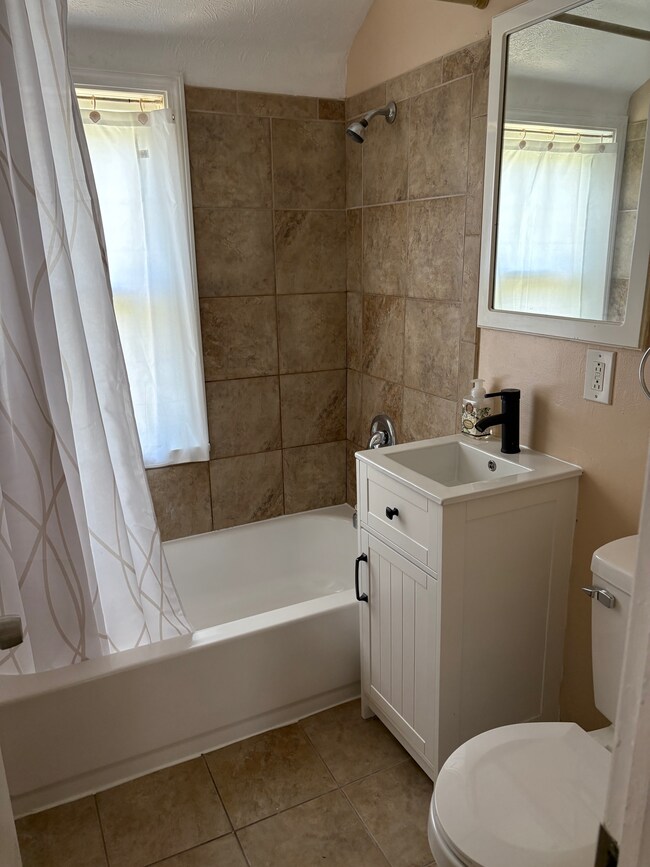 Foto del edificio - 1521 E 256th St