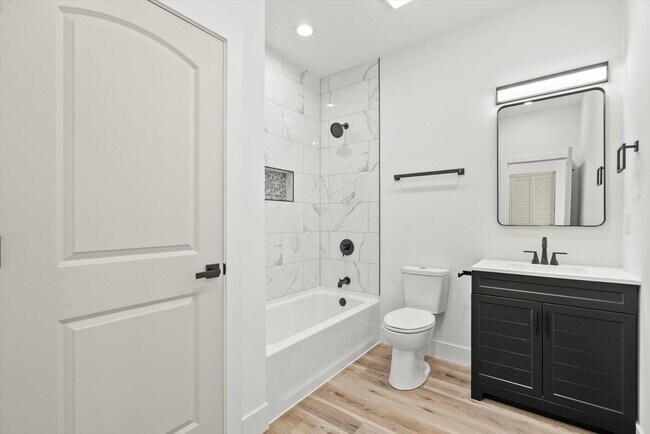 Building Photo - 6538 S Rhodes Ave