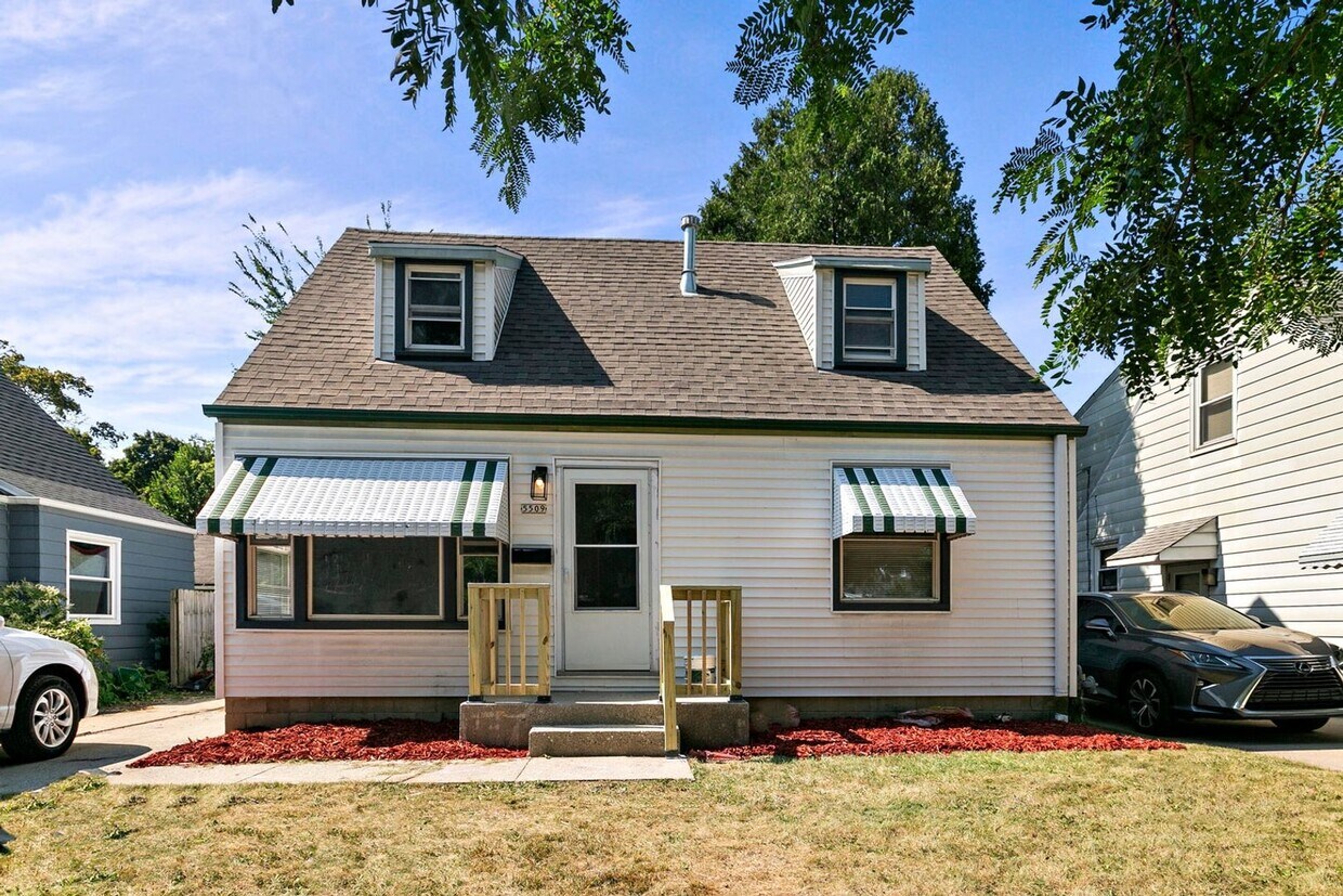 Primary Photo - 4 Bedroom Single Family