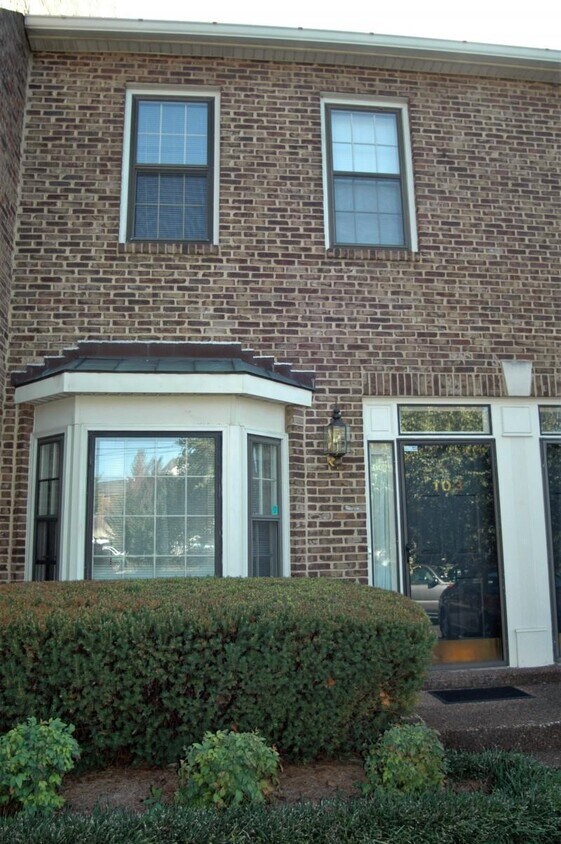Primary Photo - 103 Fairmont Pl