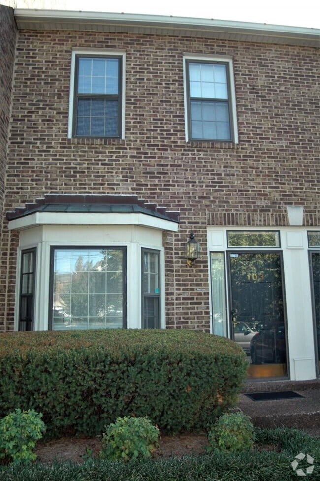 Building Photo - 103 Fairmont Pl
