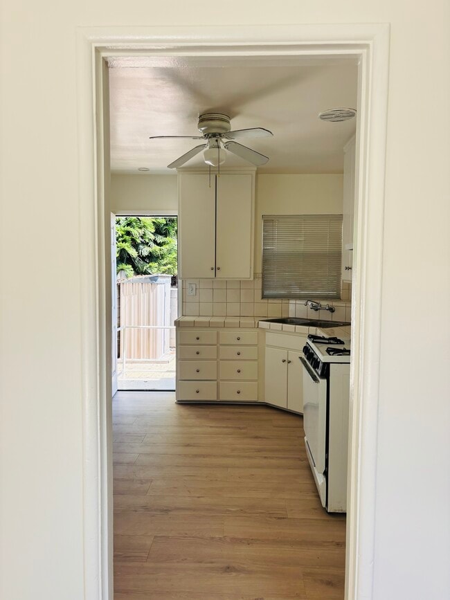 Kitchen - 836 Fischer St