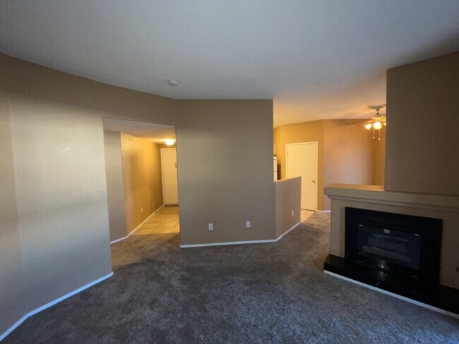 Foto del edificio - 2-bedroom 2-bathroom condo located in the guard gated community