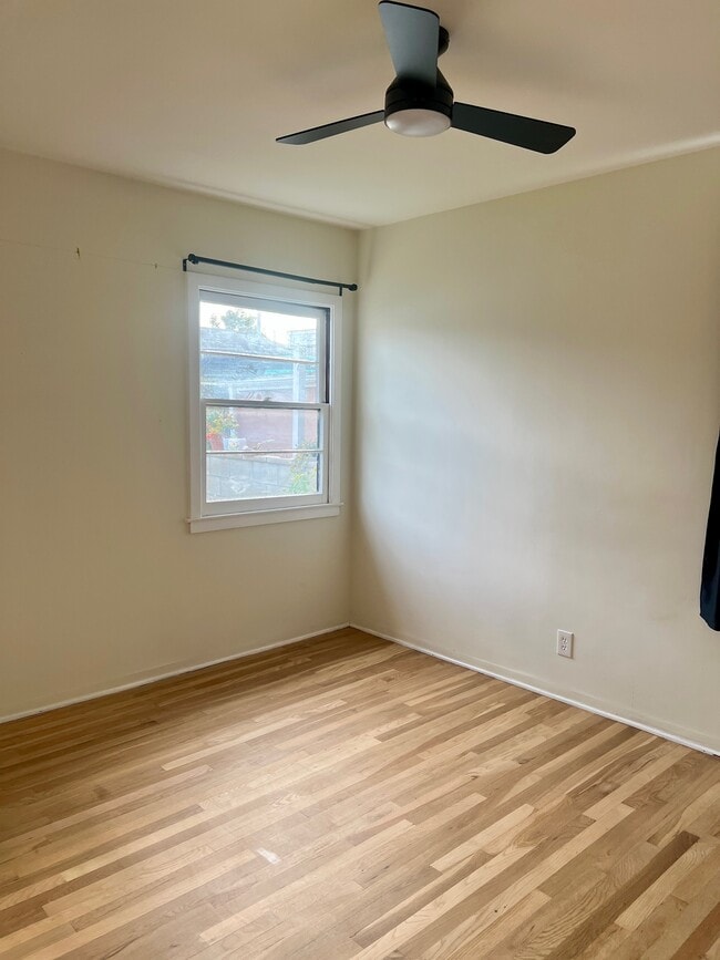 Building Photo - 525 W Plymouth St