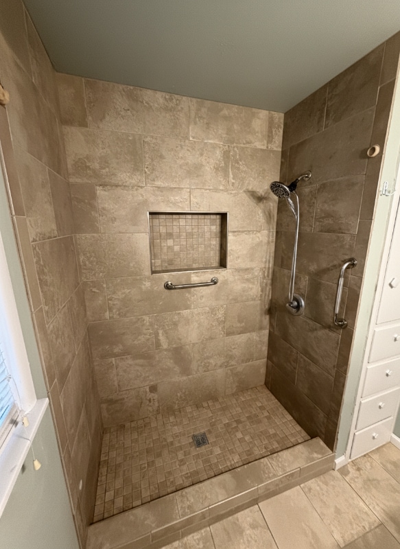 Building Photo - 1205 E Rose Dr