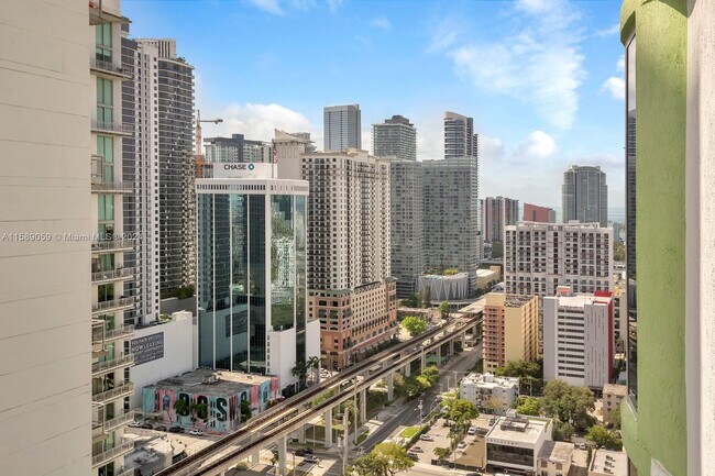 Foto del edificio - 185 SW 7th St