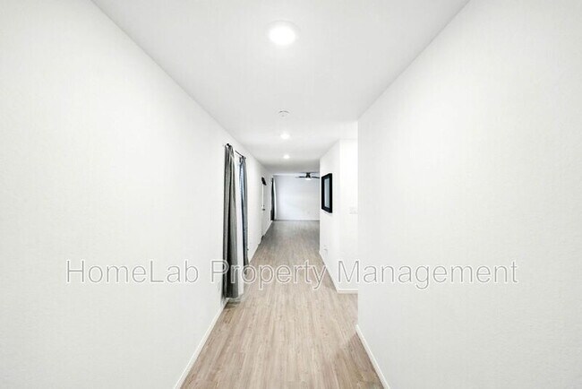 Foto del edificio - 4446 Geyser Lk