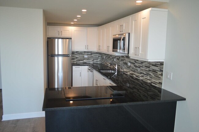 Foto del edificio - 655w Irving Park Rd
