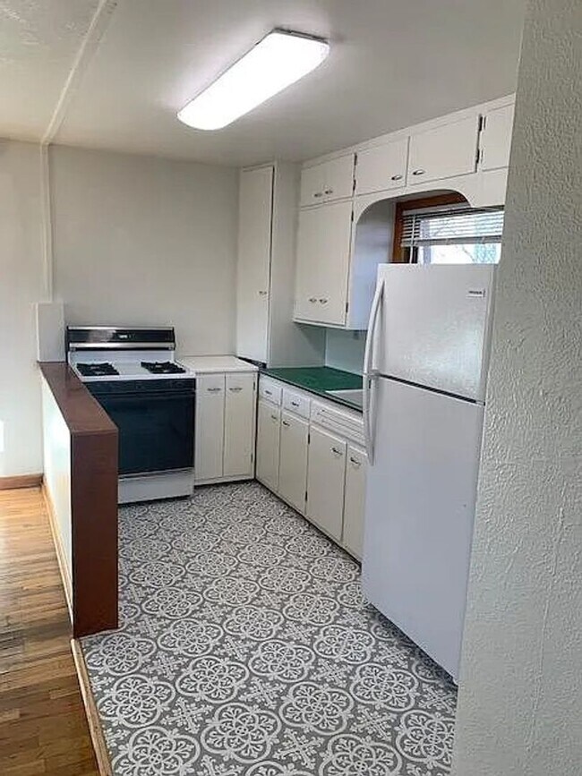 Building Photo - 1 Bedroom Apartment Available Now!