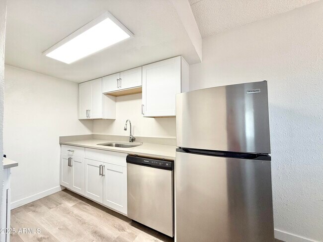 Foto del edificio - 44 E Roanoke Ave