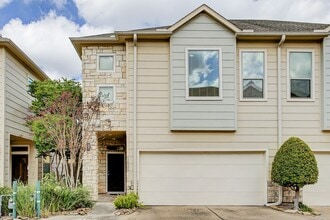 Building Photo - 3824 Center Plaza Dr
