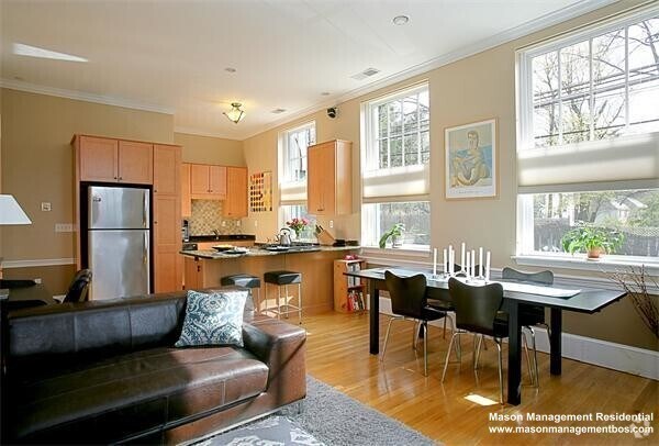 Building Photo - 245 Beacon St
