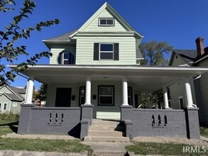Building Photo - 614 W Charles St