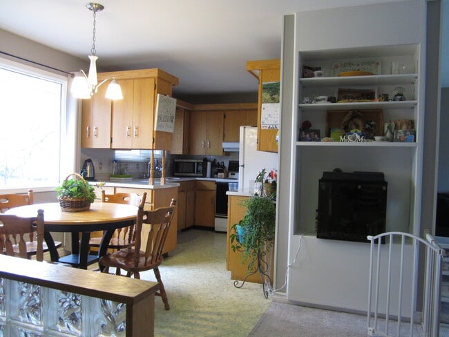 Building Photo - 3 Bedroom Main Floor Bungalow in Oshawa