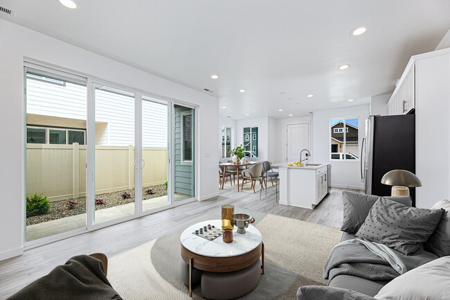 Building Photo - Welcome to your like-new townhome in the h...