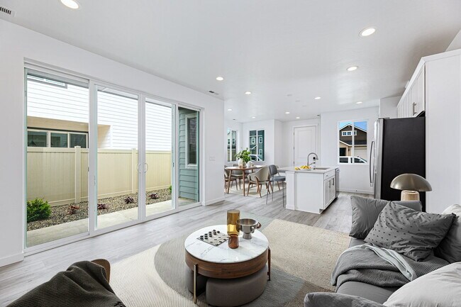 Foto del edificio - Welcome to your like-new townhome in the h...