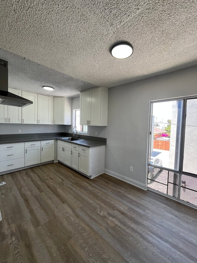 Foto del edificio - 641 W 92nd St