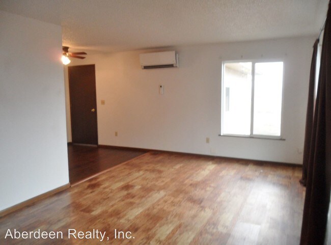 Building Photo - 612-614 Lindstrom St