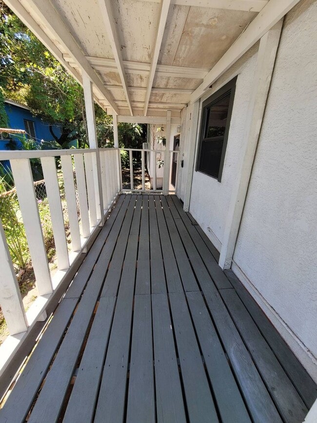 Building Photo - 1215