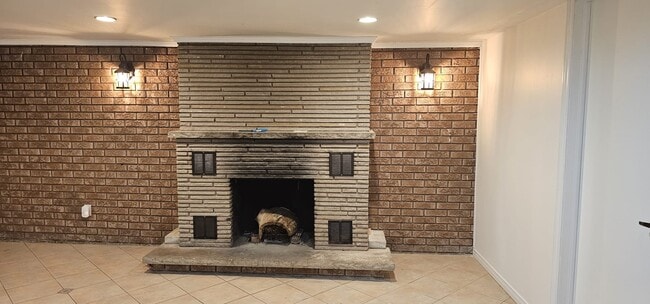 Building Photo - 74 Argyle St