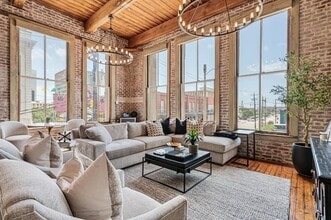 2400 Mechanic St