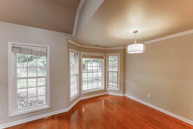 Building Photo - Wonderful 4 Bedroom