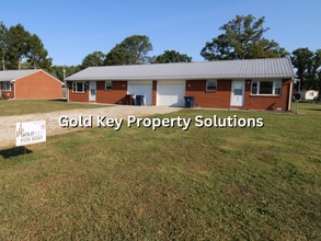 Building Photo - 818-820 Cossack Dr