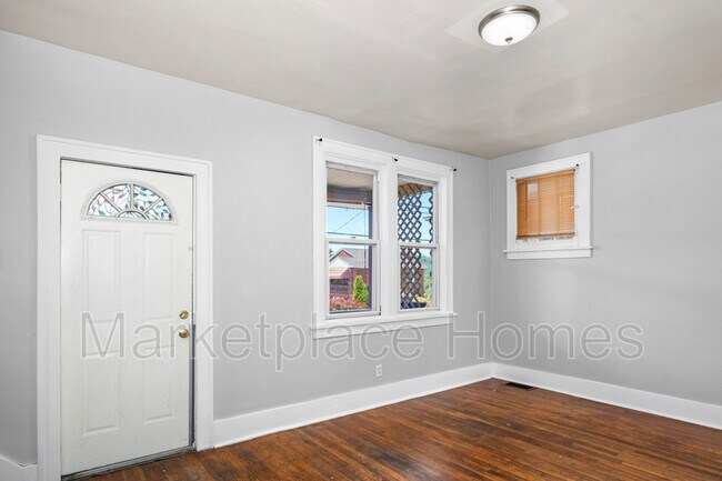 Building Photo - 616 Mercer St