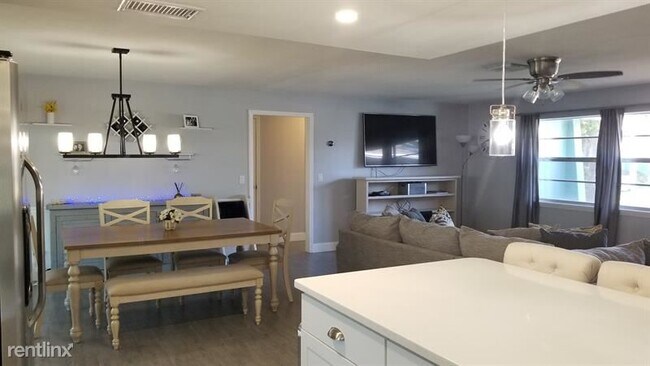 Building Photo - 3 br, 2 bath House - 1350 Cambridge Dr UNIT