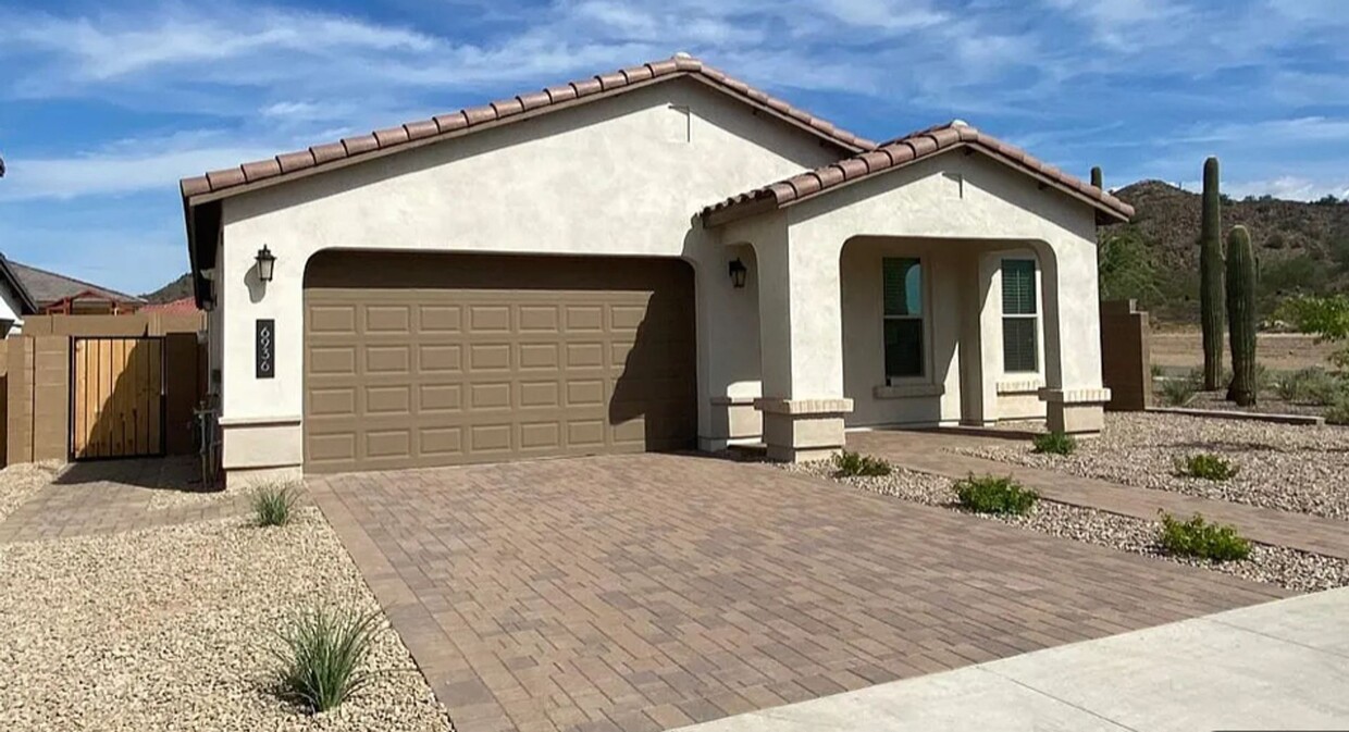 Primary Photo - NEWER HOME IN ALORAVITA NORTH IN PEORIA