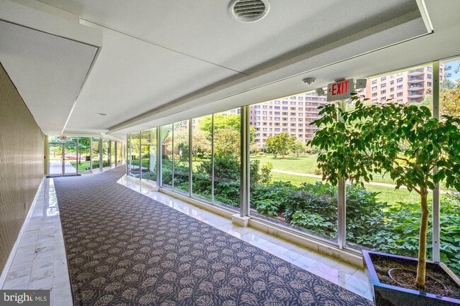 Foto del edificio - 4201 Cathedral Ave NW