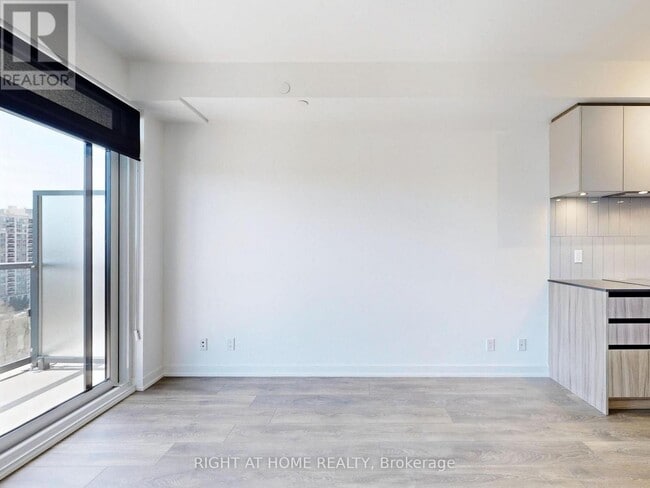 Photo du bâtiment - 7950 Bathurst St
