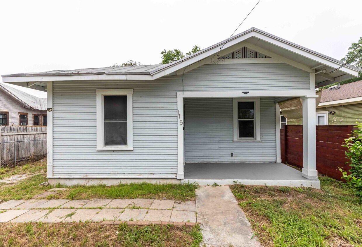 Primary Photo - 115 Merrick St