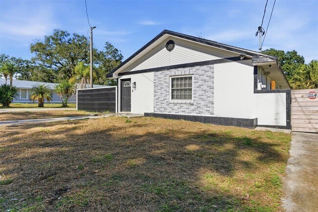 Foto del edificio - 502 Tweed Ave