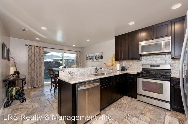 Foto del edificio - 3 br, 2 bath House - 1227 E. 1st Street