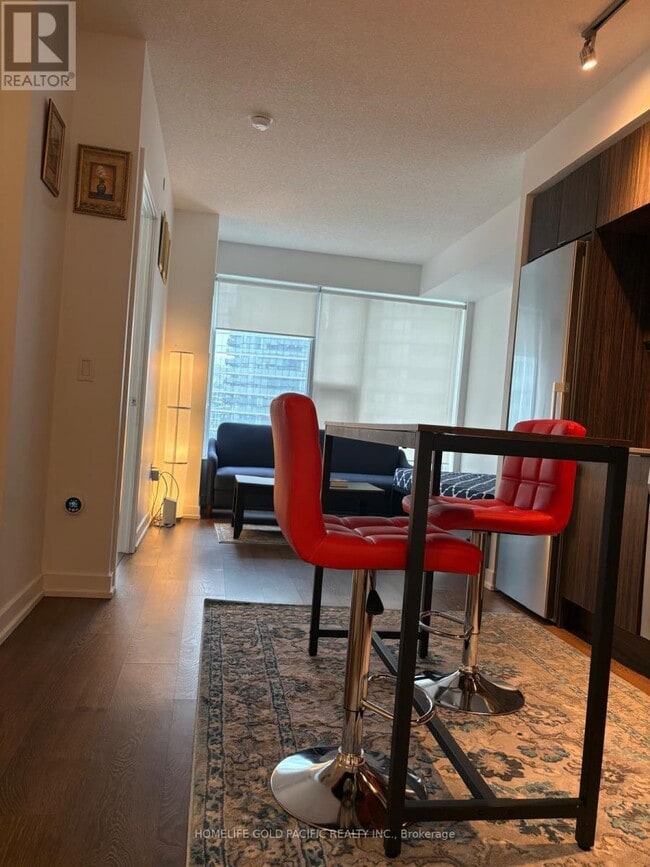 Building Photo - 10 York St