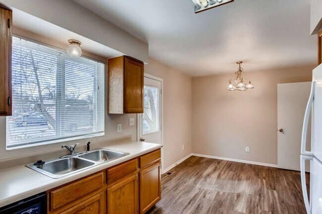 Foto del edificio - 319 Mathews St