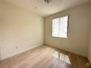 Building Photo - 50 Aura de Blanco St