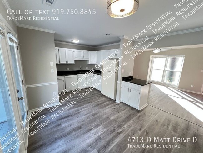 Foto del edificio - 4713-D Matt Drive D-