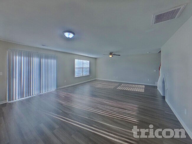 Foto del edificio - 33 Chalet Ct