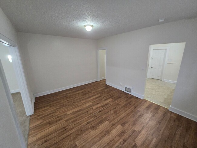 Foto del edificio - 3302-3304 Parkwood