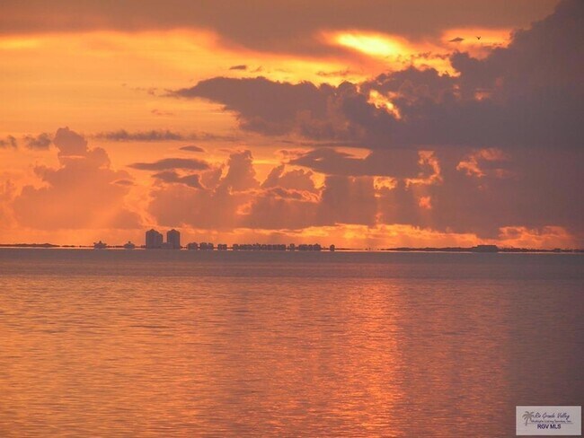 Foto del edificio - 801 Beach Blvd