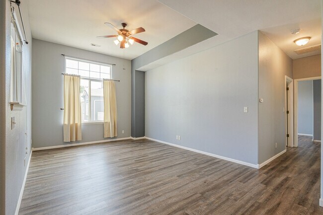 Building Photo - 2485 Fountainhead Blvd