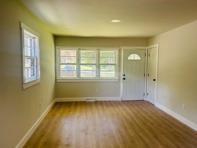 Foto del edificio - Newly Remodeled Home | Pet-Friendly | Room...