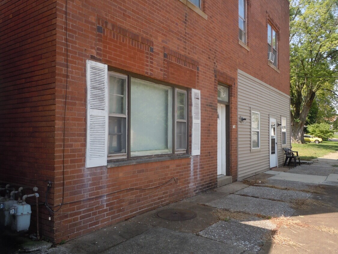Primary Photo - 720 E Clay St