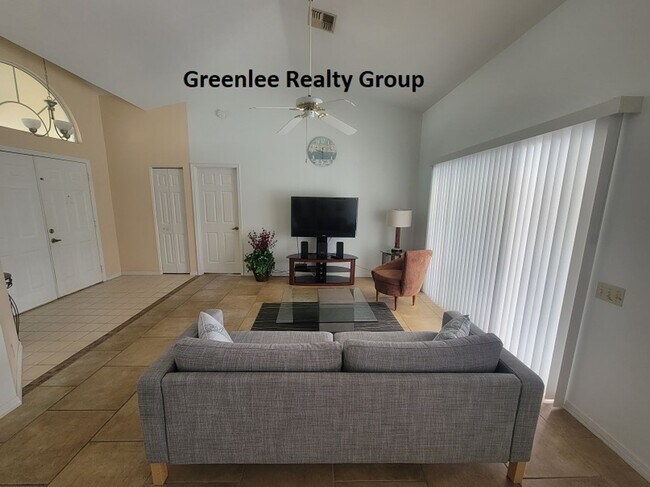 Foto del edificio - 2/2/2 Short Term Furnished Pool Home!- 3 month minimum lease