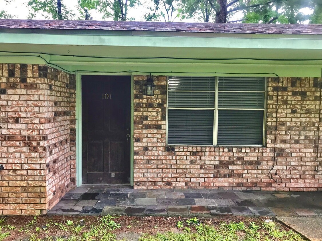 Primary Photo - 2 Bed 1 bath apartment