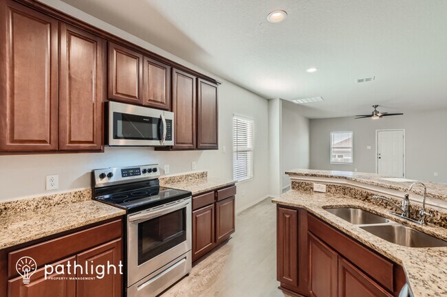 Foto del edificio - 13043 Heathers Elm, St Hedwig, TX, 78152